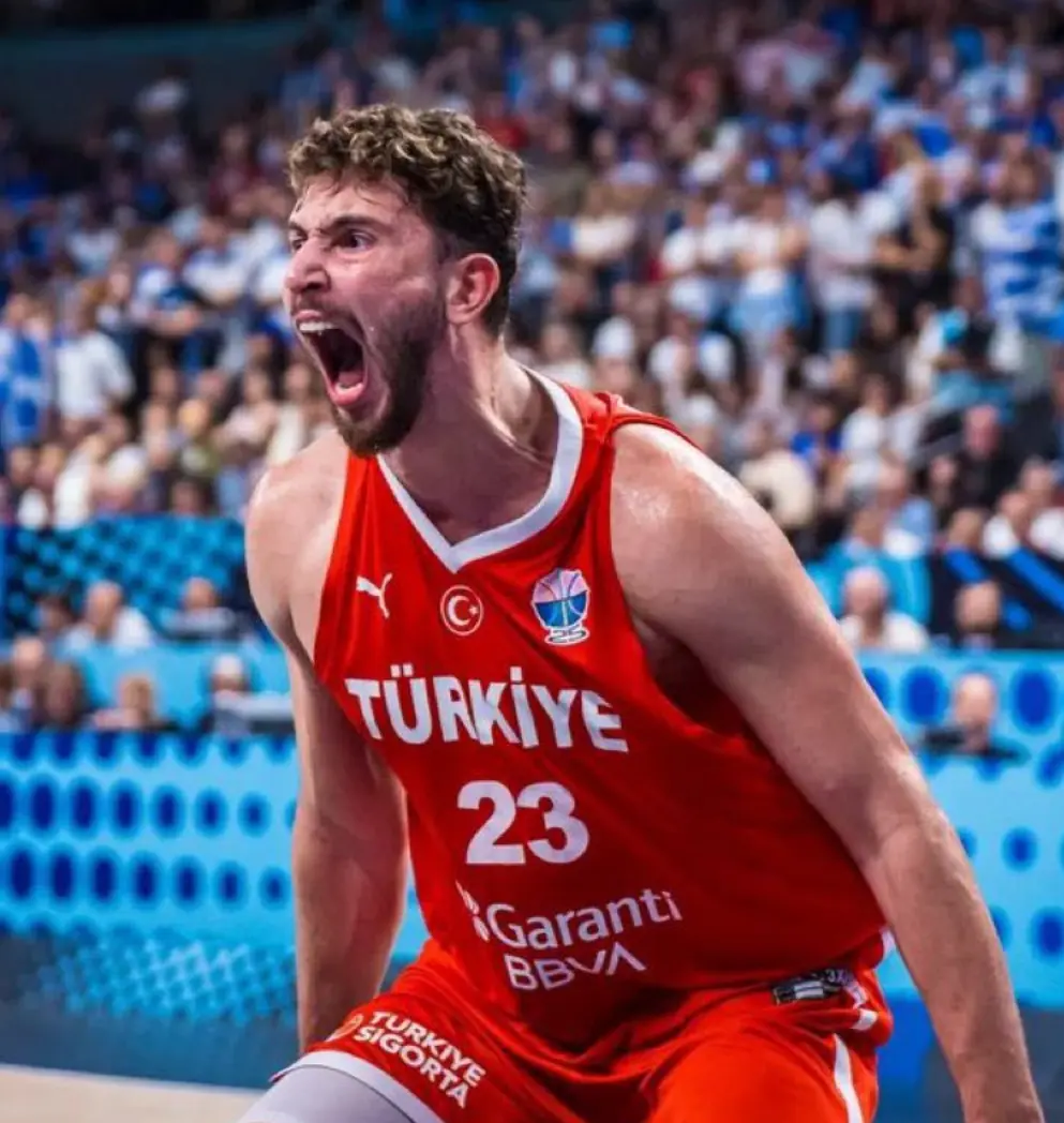 劳埃德, 助攻超, 盖帽 劳埃德, 助攻超, 盖帽