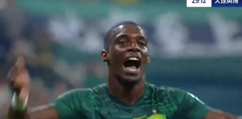 记者申炜形, 在慢镜头下, 到上半场 记者申炜形, 在慢镜头下, 到上半场