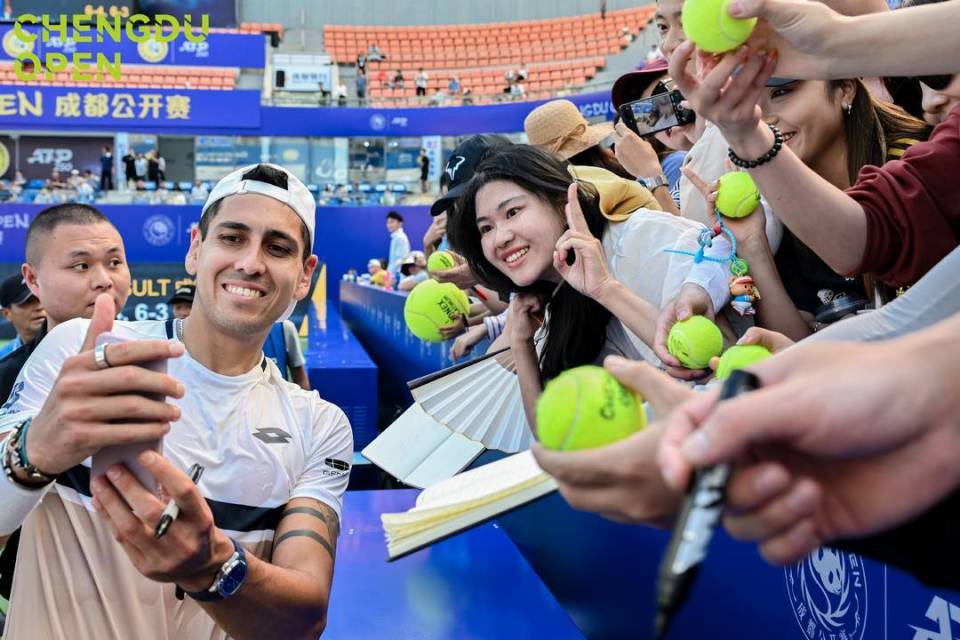 通过赛事, 人自信 通过赛事, 人自信